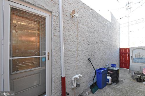 120 Greenwich St, Philadelphia PA 19147-6110 exterior