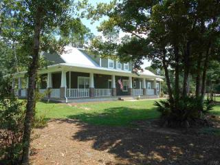 3174 Pineview Dr, Milton, FL 32583-2959