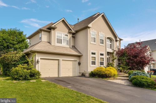 1900 Mayflower Dr, Quakertown PA  18951-2673 exterior