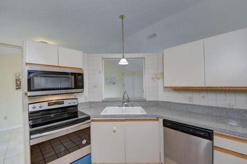 509 Floresta Dr, Fort Pierce FL  34983-8613 exterior