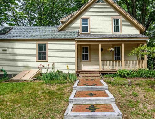 219 Grant Rd, Newmarket, NH 03857-2145