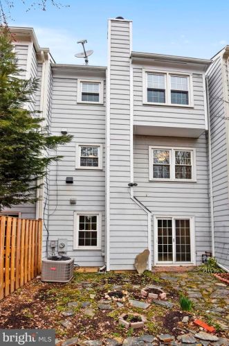 7 Carriage House Cir, Alexandria VA  22304-6335 exterior
