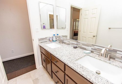 1072 Bennington Ave, Turlock CA  95382-0555 exterior