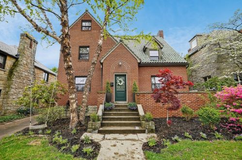 251 Outlook Dr, Pittsburgh, PA 15228-2162