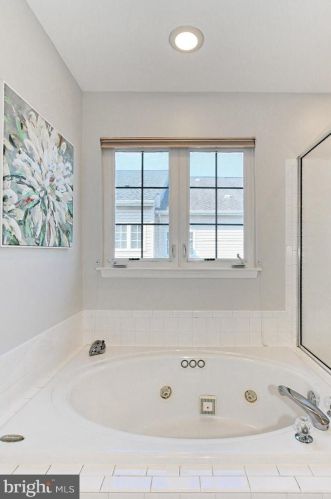 4999 Murtha St, Alexandria VA 22304-8612 exterior