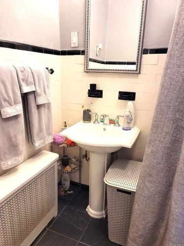 132 Cottage Ave, Mount Vernon NY 10550-1404 exterior