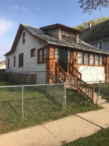4654 29th St, Milwaukee, WI 53209-6008