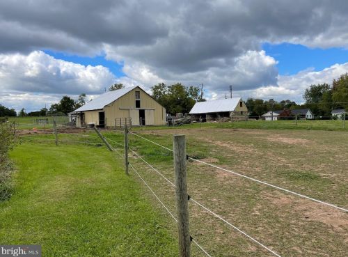 998 Plunkert Rd, Littlestown PA 17340-9643 exterior