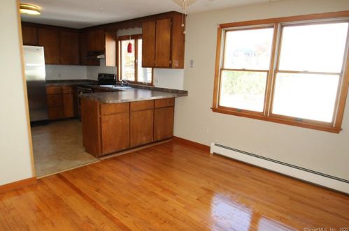 18 Earl St, Manchester CT  06040-4336 exterior