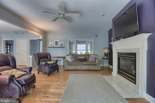 1014 Peggy Dr, Hummelstown PA 17036-9025 exterior