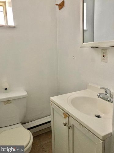 1241 6 St, Philadelphia PA 19140-2509 exterior