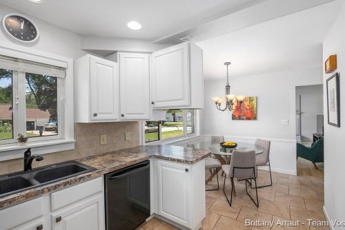 913 Fairfield Ave, Grand Rapids MI 49504-3745 exterior