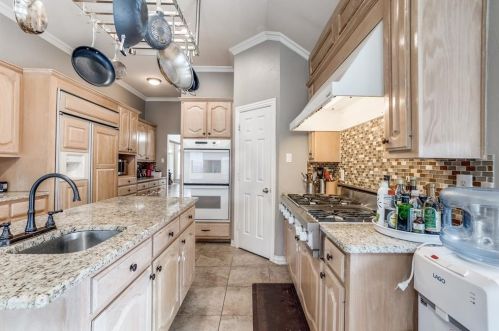 3836 Granbury Dr, Dallas TX 75287-4931 exterior