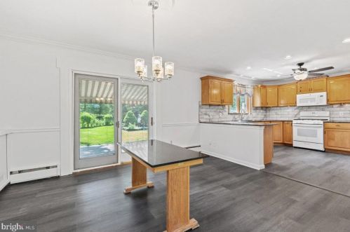 8 Maddock Dr, Trenton NJ 08628-2308 exterior