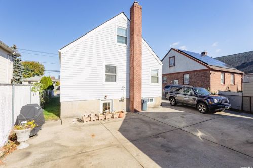 128 Casper St, Valley Stream NY 11580-3606 exterior