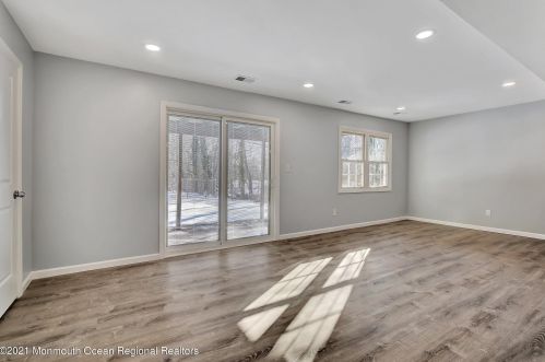 4 Hampton Dr, East Freehold NJ 07728-3148 exterior