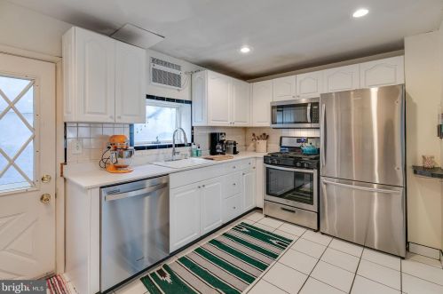 917 Catharine St, Philadelphia PA 19143-2536 exterior