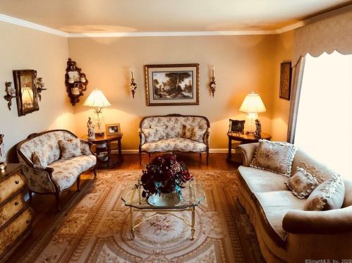 275 New Canaan Ave, Norwalk CT 06850-2620 exterior