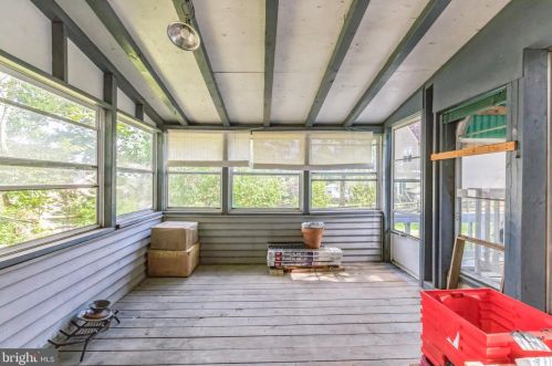 29 Dogwood Ln, Chester PA 19014-1210 exterior