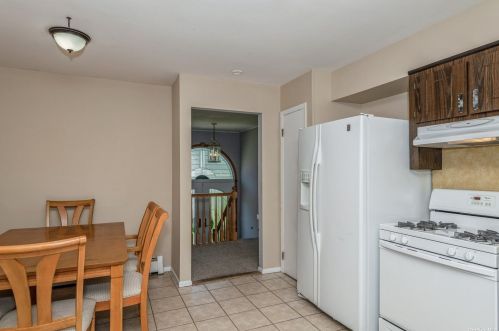 2 Chongo Pl, Huntington Station NY 11746-6606 exterior