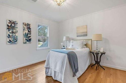 6160 Heards Creek Dr, Atlanta GA  30328-3635 exterior