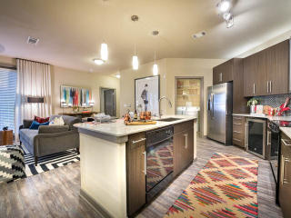 2627 Live Oak St, Dallas TX  75204-5727 exterior