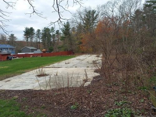 132 Ballouville Rd, Killingly CT 06241-1201 exterior