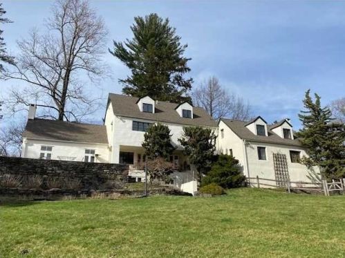 42 Barnard Ave, Poughkeepsie, NY 12601-5023