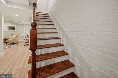 1933 Smt Pl, Washington DC 20002-1353 exterior