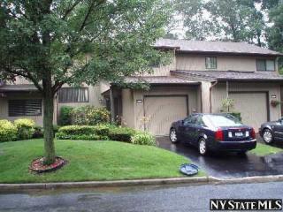 16 Northgate Cir, Huntington Station, NY 11747-3037