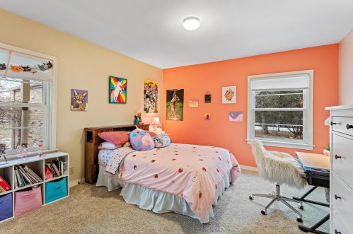 707 Juniper Ln, Milwaukee WI 53209-2148 exterior