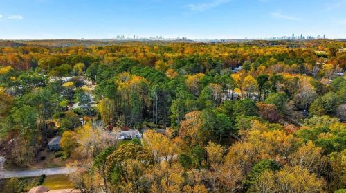 2607 Hawthorne Dr, Atlanta GA 30345-1328 exterior