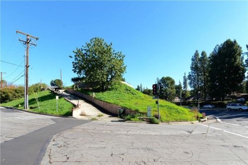 102 Marion Blvd, Fullerton, CA 92835-3525