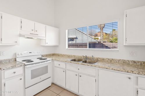 7209 Avenida Del Nopal, Tucson AZ  85746-7954 exterior