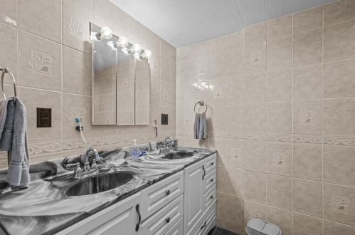 136 Tiogue Ave, Coventry RI 02816-5580 exterior