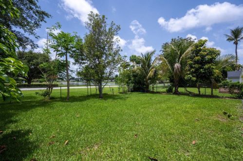 5320 Courtney Cir, Boynton Beach FL 33472-1249 exterior