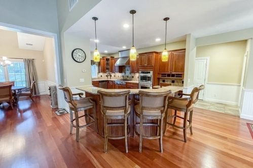 2 Camelot Dr, Worcester MA 01602-1318 exterior