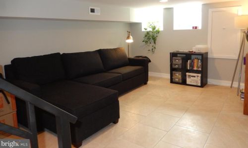 2423 Iseminger St, Philadelphia PA  19148-3517 exterior