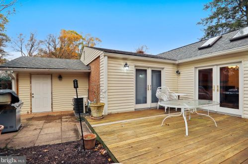 1416 Crestridge Dr, Silver Spring MD  20910-1536 exterior