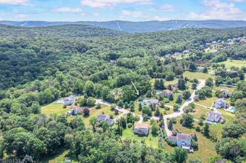 6 Apple Ridge Rd, Wantage, NJ 07461-4401