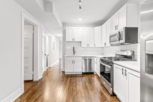 3142 Diversey Ave, Chicago IL 60647-1558 exterior