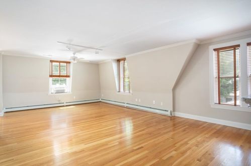 29 Champlin St, Middletown RI 02840-2879 exterior