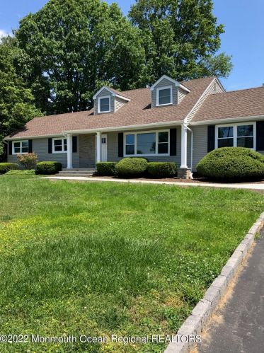 52 4 Winds Dr, Middletown NJ 07748-3141 exterior