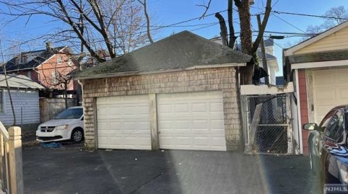 66 Scheerer Ave, Newark NJ  07112-2524 exterior