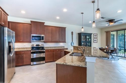 7770 Bucks Run Dr, Naples FL 34120-3904 exterior