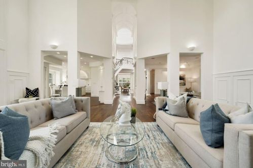 9318 Cranford Dr, Rockville MD 20854-2231 exterior