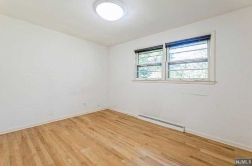 11 Maple Ave, Demarest NJ  07627-2404 exterior