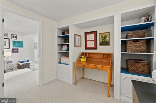 5608 Helmsdale Ln, Alexandria VA 22315-4137 exterior