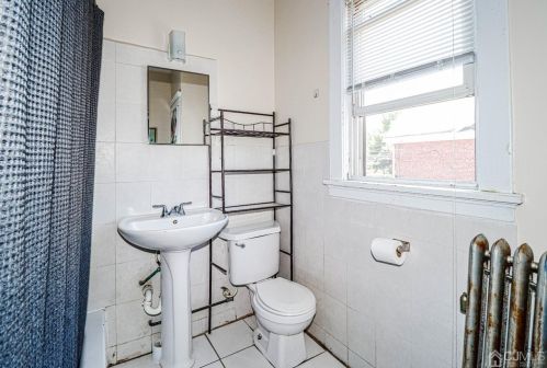 239 Hamilton St, New Brunswick NJ 08901-2205 exterior