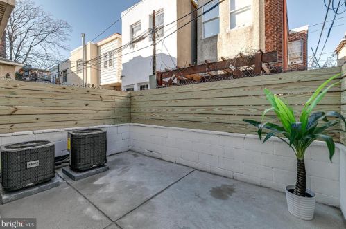 1009 Greenwich St, Philadelphia PA 19147-6409 exterior